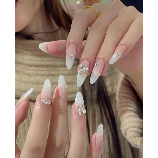 VẺ MÓNG NGHỆ THUẬT